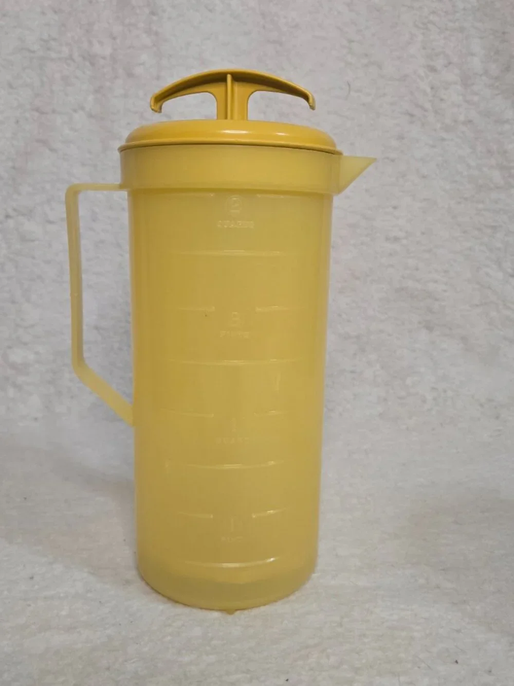 Vintage 2 Qt Federal Housewares Measuring Mixer Pitcher Yellow 1970s